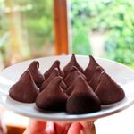 Trufa-Cacao-Puro-Lazo-Dorado-La-Casa-250gr-2-37761